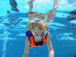 
 " kinder-diver ". by Nicolas Pohl 
